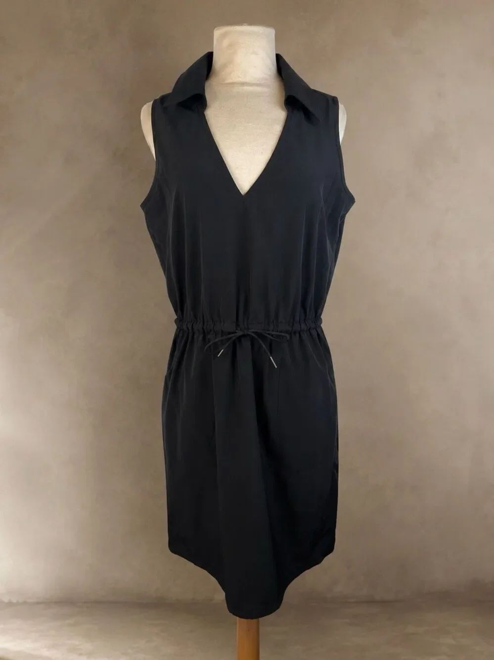 Calvin Klein Size 10 commuter Sleeveless Drawstring Waist Sheath Dress Black Uti
